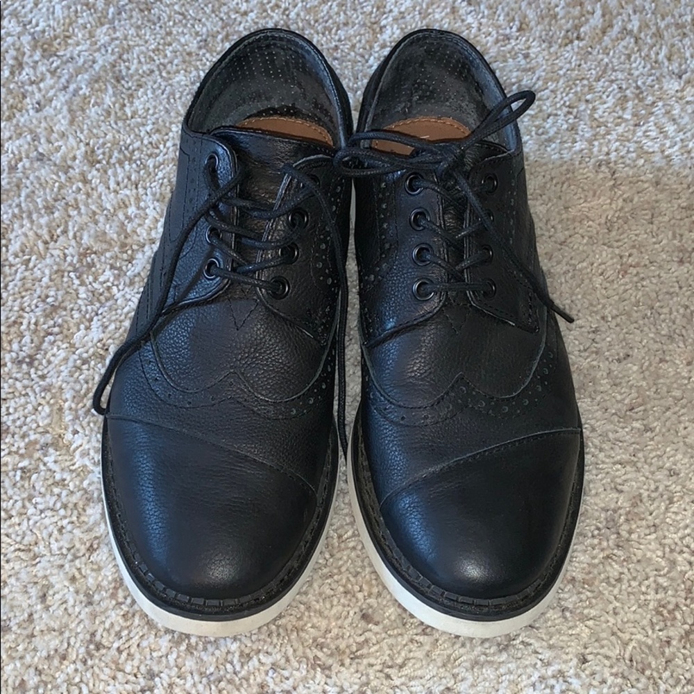 toms black leather oxfords
